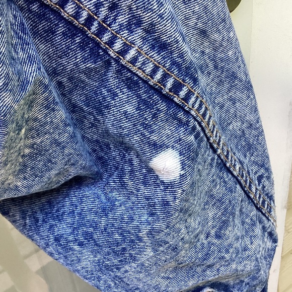 Vintage 80’s/90’s GUESS Denim/Jean jacket, cropped.  Women, size L - Picture 7 of 8